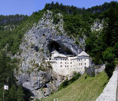 predjama-castle