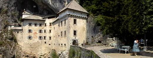 predjama-castle