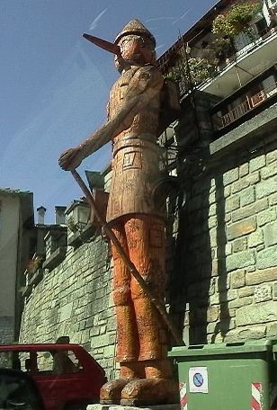 Viuヴィウの巨大なピノキオ像