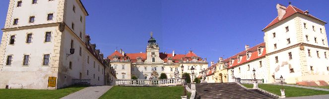 世界遺産ヴァルチツェ城の左翼にHotelがある
