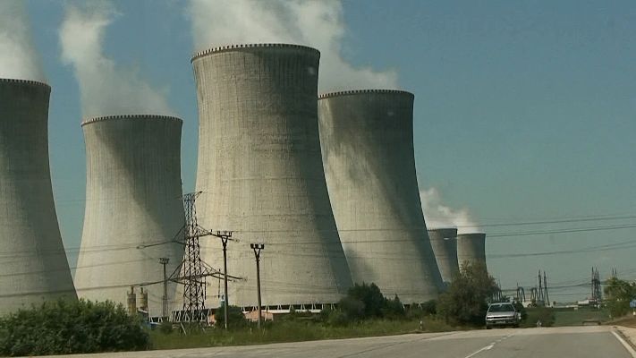Dukovany Nuclear-Power：デュコヴァニー原子力発電所のすぐ近くを走る