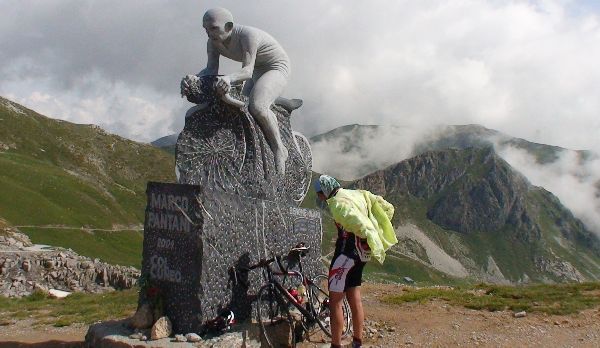 Marco Pantani at Col.Fauniera　峠のパンターニの石碑