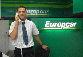 ジュネーブ空港：Europcarには3年前のオバマ君が