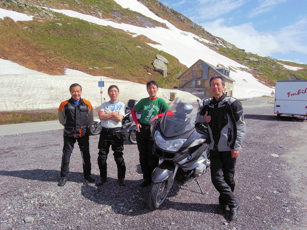 フルカ峠で出会った4人の日本人ライダー